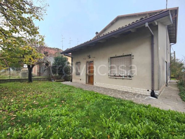 casa indipendente in vendita a Novi di Modena