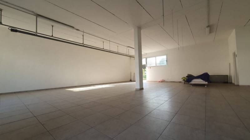 negozio in vendita a Novi di Modena in zona Rovereto sulla Secchia