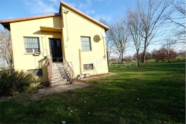 casa indipendente in vendita a Novi di Modena