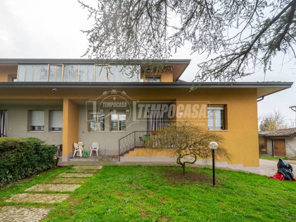 casa indipendente in vendita a Novi di Modena