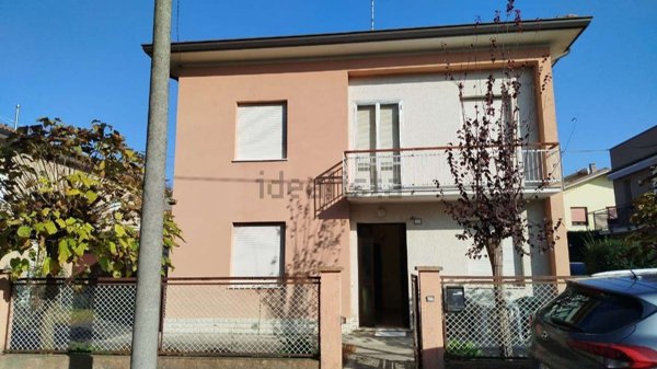 casa indipendente in vendita a Novi di Modena