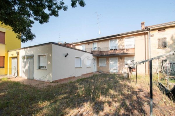 casa indipendente in vendita a Novi di Modena