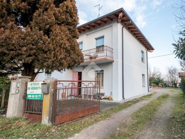 casa indipendente in vendita a Novi di Modena