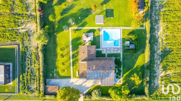 casa indipendente in vendita a Novi di Modena
