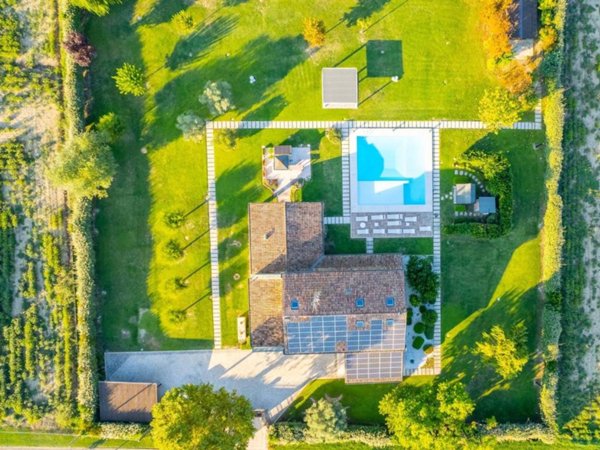 casa indipendente in vendita a Novi di Modena