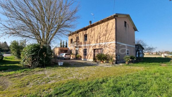 casa indipendente in vendita a Novi di Modena