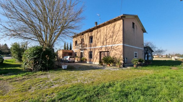 casa indipendente in vendita a Novi di Modena