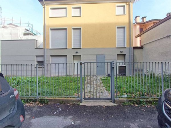 casa indipendente in vendita a Novi di Modena