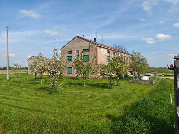 casa indipendente in vendita a Novi di Modena