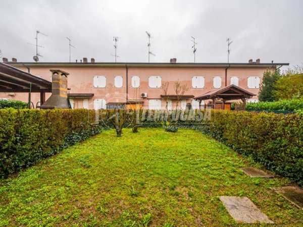 casa indipendente in vendita a Novi di Modena