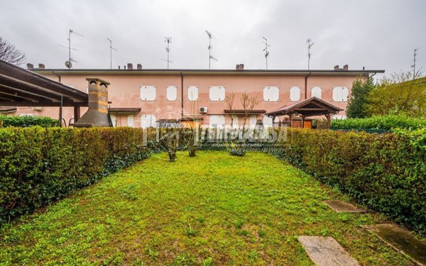 casa indipendente in vendita a Novi di Modena