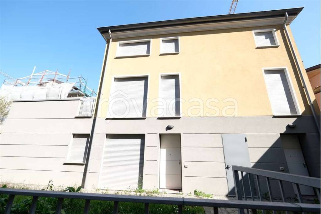 casa indipendente in vendita a Novi di Modena
