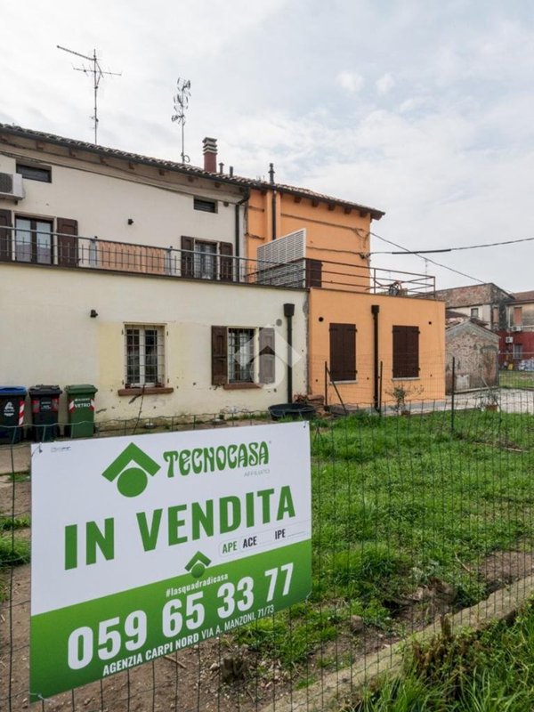 casa indipendente in vendita a Novi di Modena