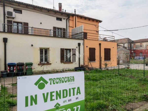 casa indipendente in vendita a Novi di Modena