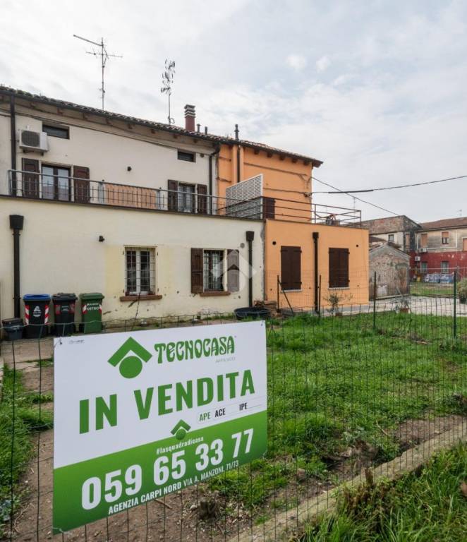 casa indipendente in vendita a Novi di Modena
