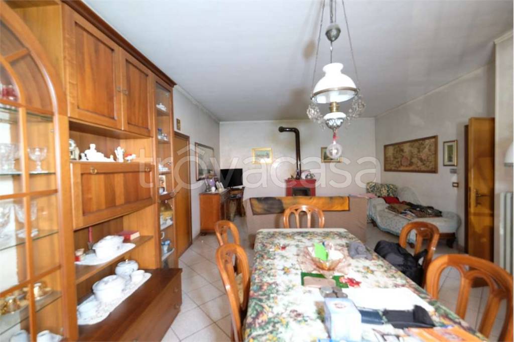 casa indipendente in vendita a Novi di Modena