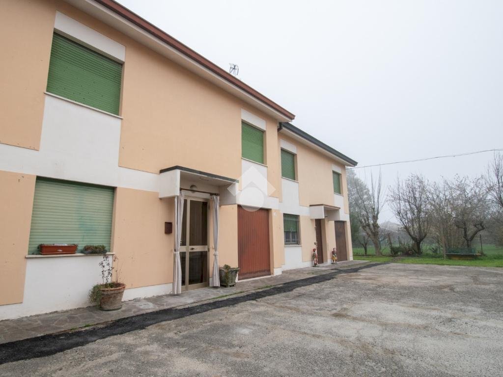 casa indipendente in vendita a Novi di Modena
