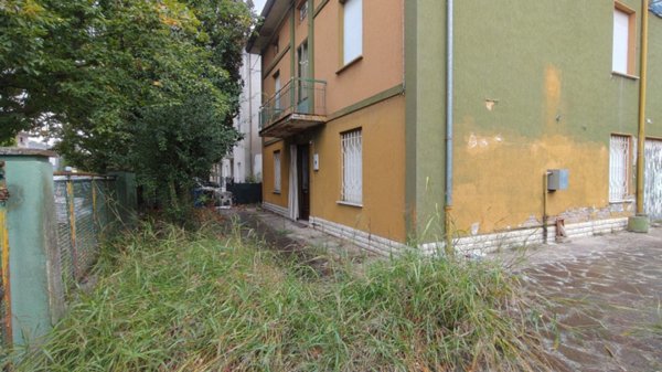casa indipendente in vendita a Novi di Modena