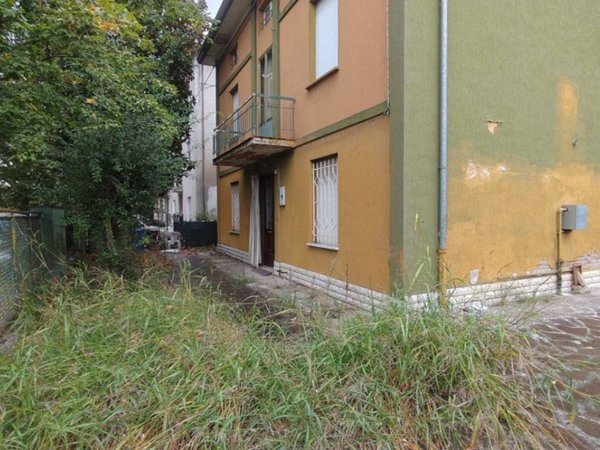 casa indipendente in vendita a Novi di Modena