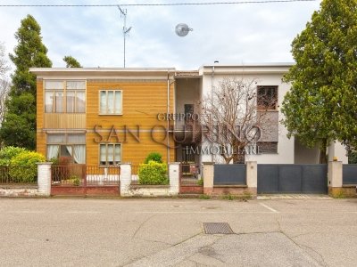 casa indipendente in vendita a Novi di Modena