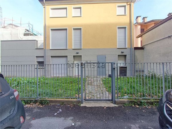 casa indipendente in vendita a Novi di Modena
