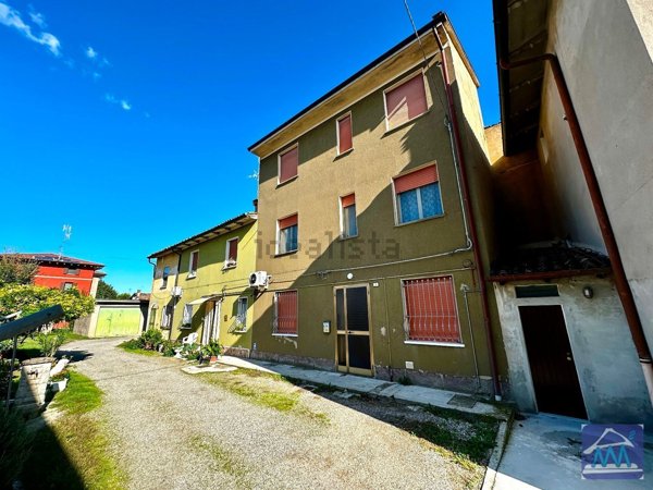 casa indipendente in vendita a Novi di Modena