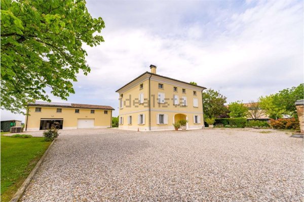 casa indipendente in vendita a Novi di Modena in zona Rovereto sulla Secchia