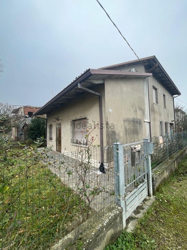 casa indipendente in vendita a Novi di Modena