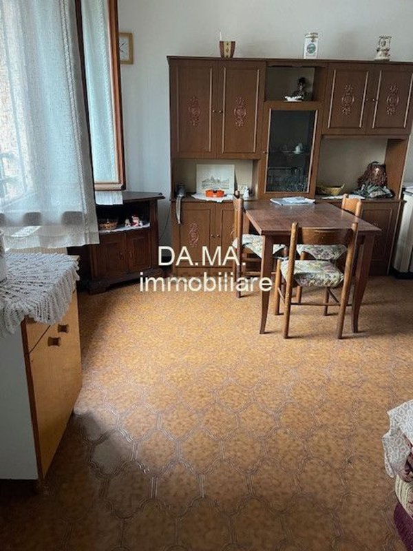 casa indipendente in vendita a Novi di Modena