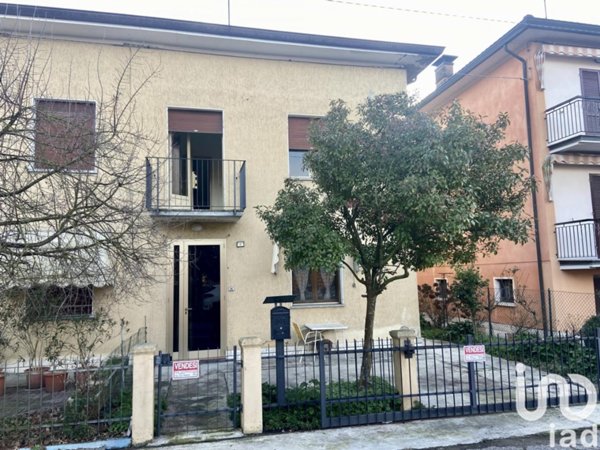 casa indipendente in vendita a Novi di Modena in zona Rovereto sulla Secchia