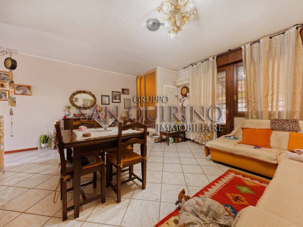 casa indipendente in vendita a Novi di Modena in zona Rovereto sulla Secchia