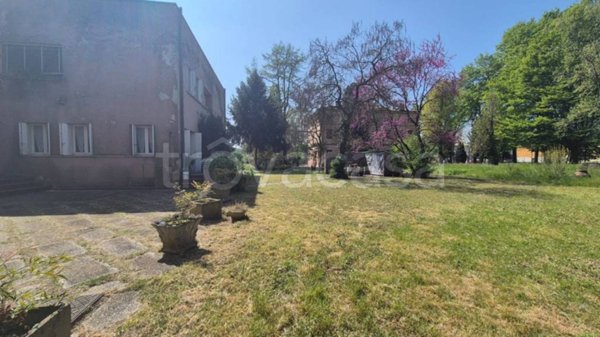 casa indipendente in vendita a Novi di Modena