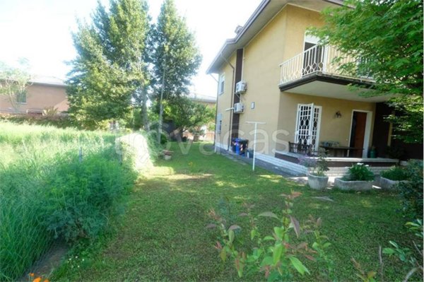 casa indipendente in vendita a Novi di Modena