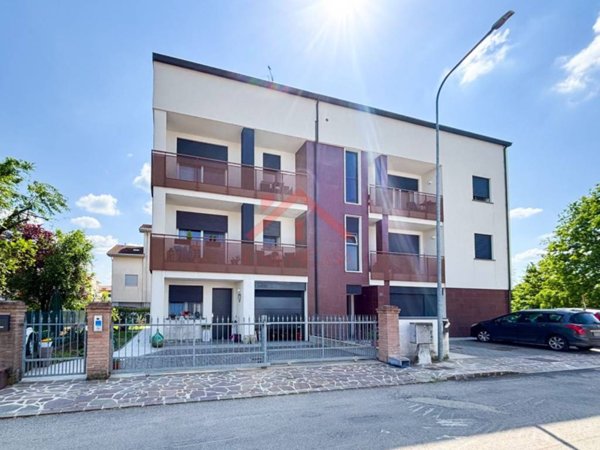 appartamento in vendita a Novi di Modena in zona Rovereto sulla Secchia
