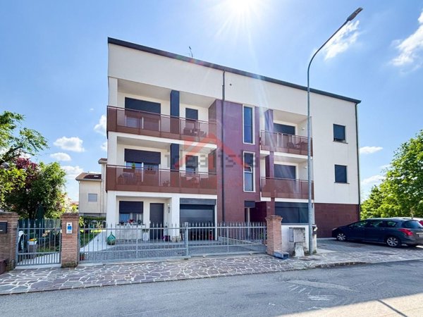 appartamento in vendita a Novi di Modena in zona Rovereto sulla Secchia
