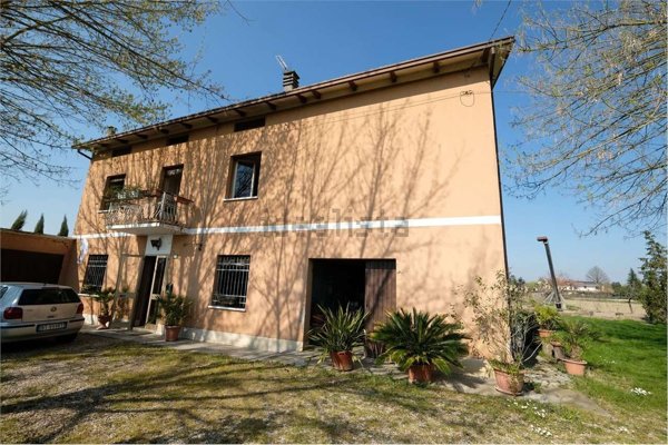 casa indipendente in vendita a Novi di Modena