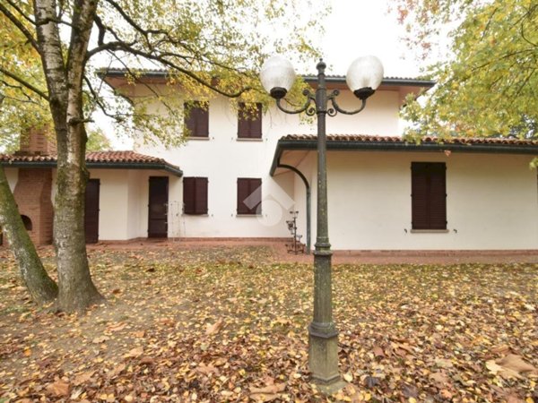 casa indipendente in vendita a Novi di Modena in zona Rovereto sulla Secchia