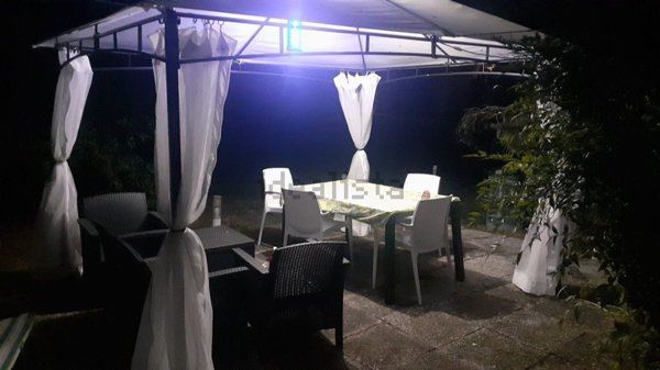 casa indipendente in vendita a Novi di Modena