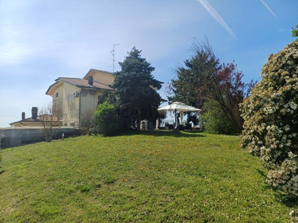 casa indipendente in vendita a Novi di Modena