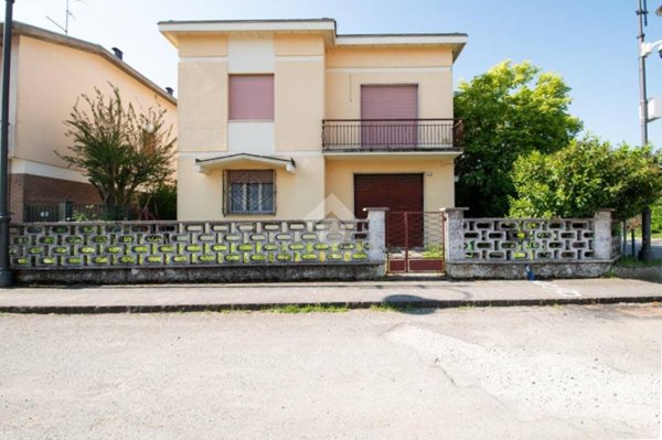 casa indipendente in vendita a Novi di Modena in zona Sant'Antonio in Mercadello