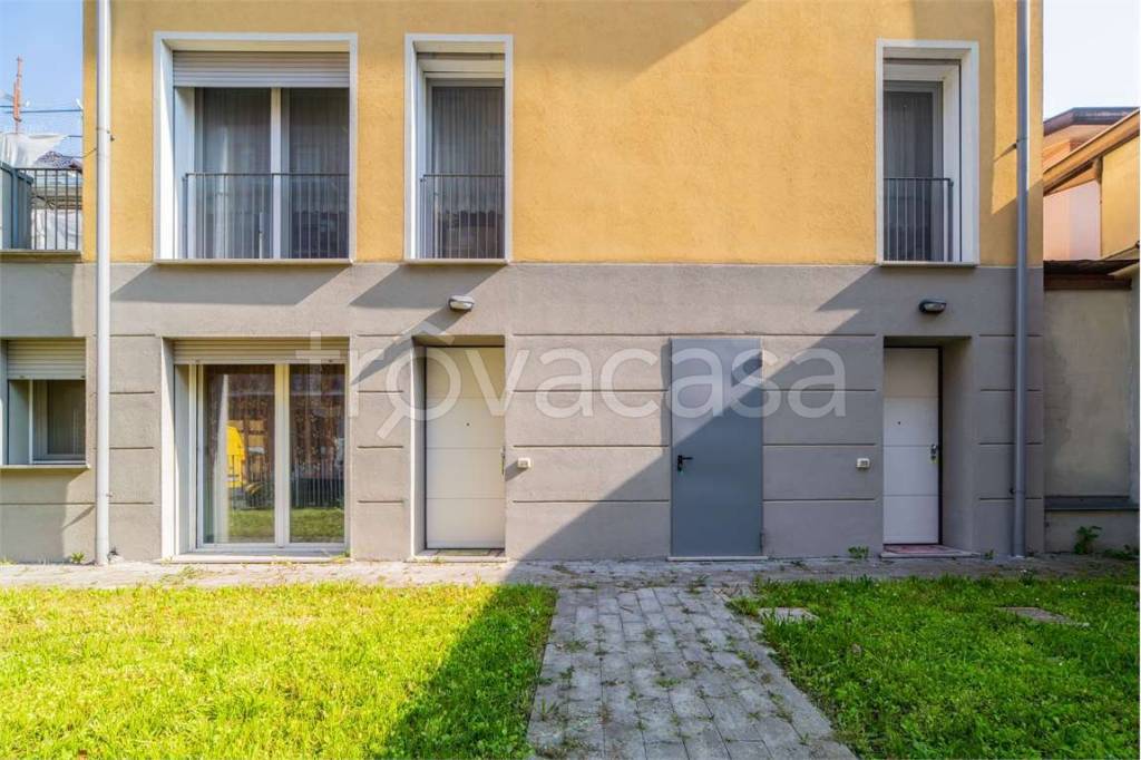 casa indipendente in vendita a Novi di Modena