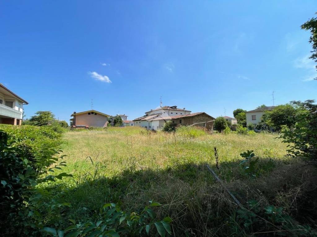 terreno agricolo in vendita a Novi di Modena