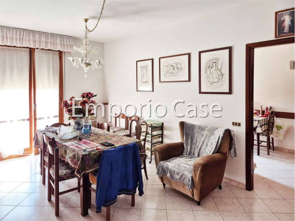 appartamento in vendita a Novi di Modena in zona Rovereto sulla Secchia