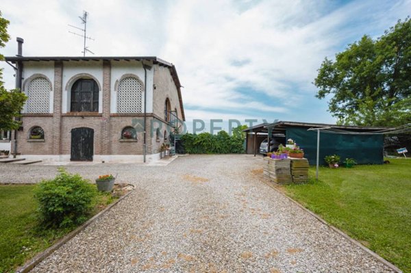 casa indipendente in vendita a Novi di Modena