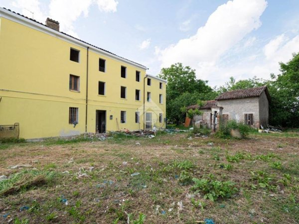casa indipendente in vendita a Novi di Modena