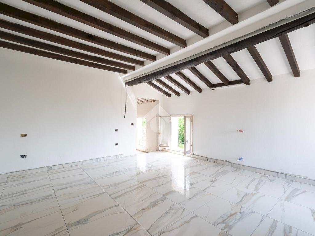 casa indipendente in vendita a Novi di Modena