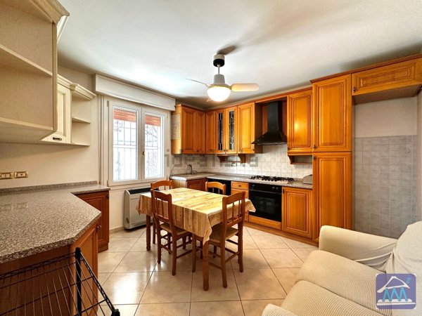 casa indipendente in vendita a Novi di Modena