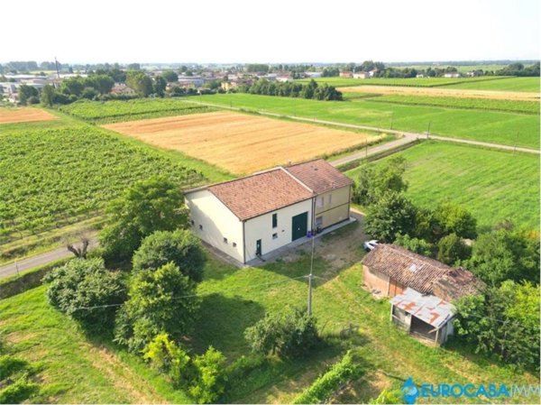 casa indipendente in vendita a Novi di Modena