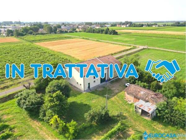 casa indipendente in vendita a Novi di Modena