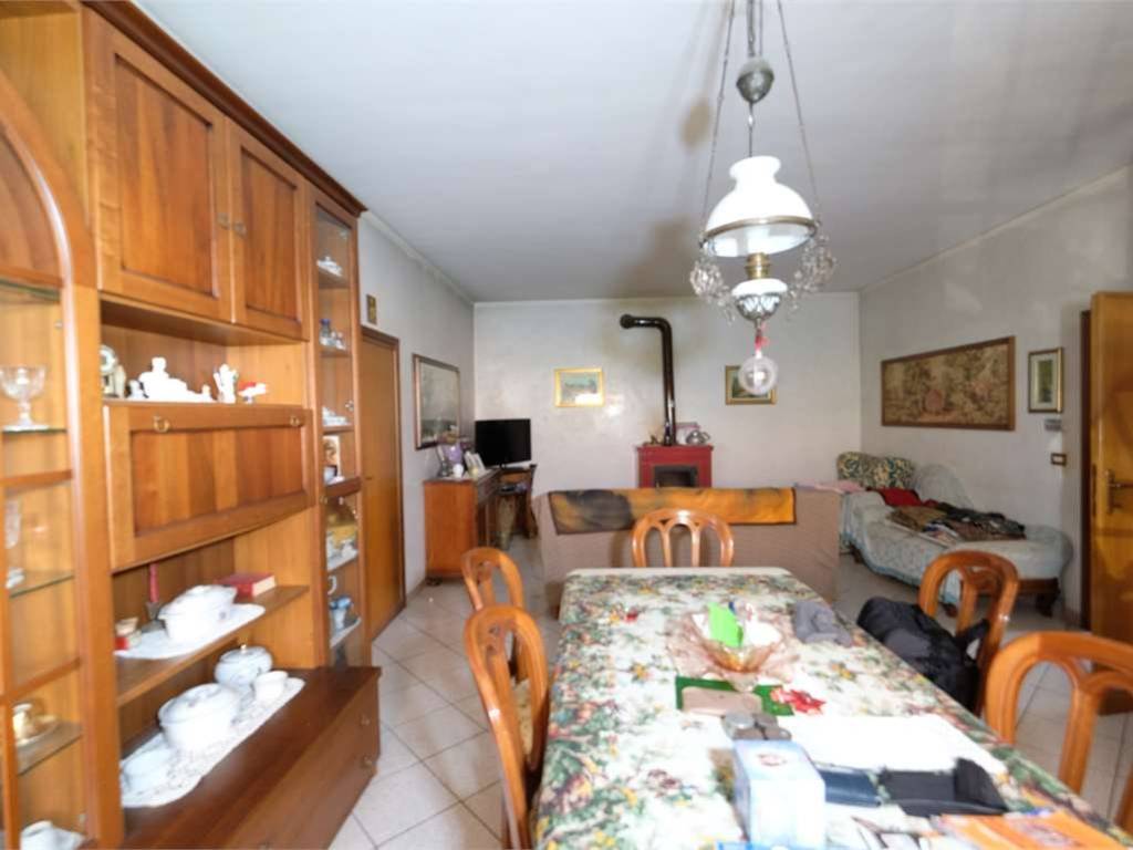 casa indipendente in vendita a Novi di Modena